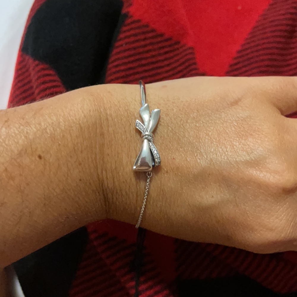 A beautiful Authentic Bow Braclet